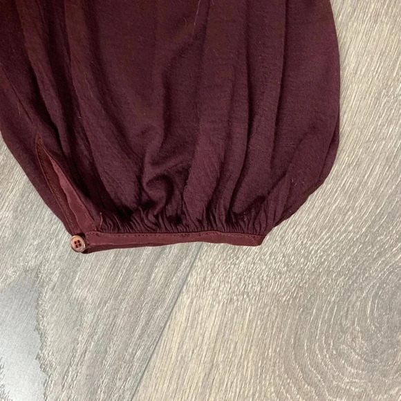 Aritzia Babaton Blouse Top Bishop Sleeve Burgundy Drapey Flowy Size XS - Picture 7 of 15